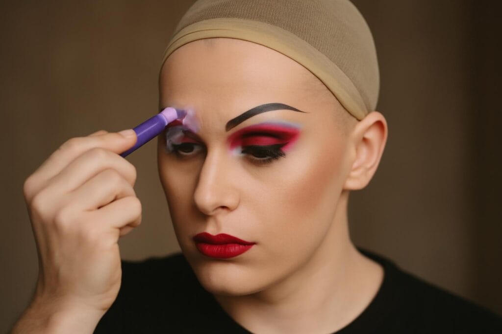 blokowanie-brwi-na-p-asko-krok-po-kroku-w-makijazu-drag-2-1