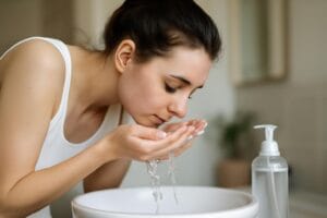 jak-prawid-owo-myc-twarz-i-dobrac-oczyszczanie-do-cery-2-1