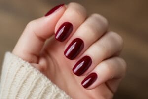 wisniowy-manicure-trendy-inspiracje-i-modne-stylizacje-2-1
